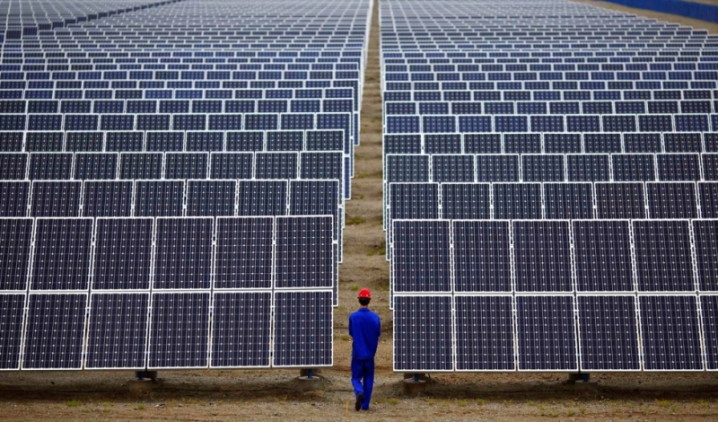 Solar Panel untuk Pembangkit Listrik Energi Surya